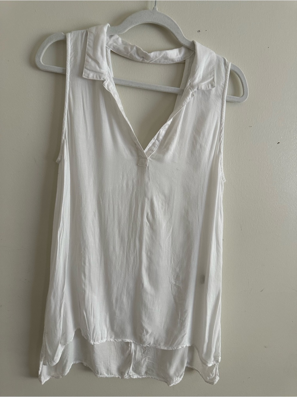 cloth & stone White Sleeveless V-Neck Collar Tank